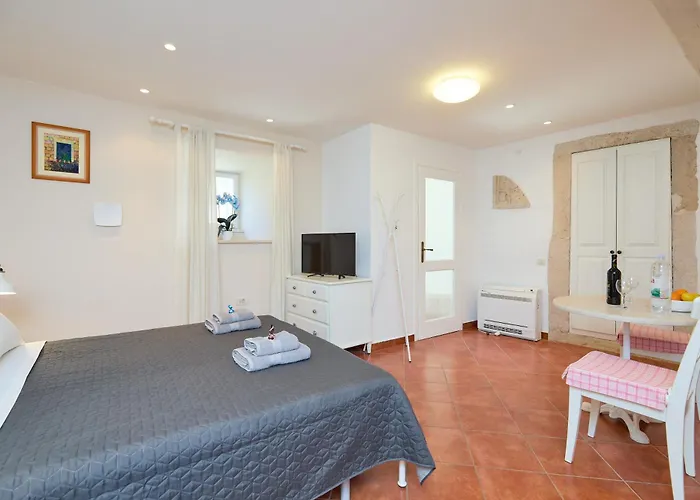 Doria Apartments